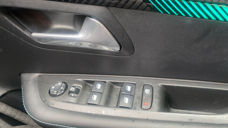 Peugeot 208 1.2 PureTech 100 Allure Premium 5dr Petrol Hatchback